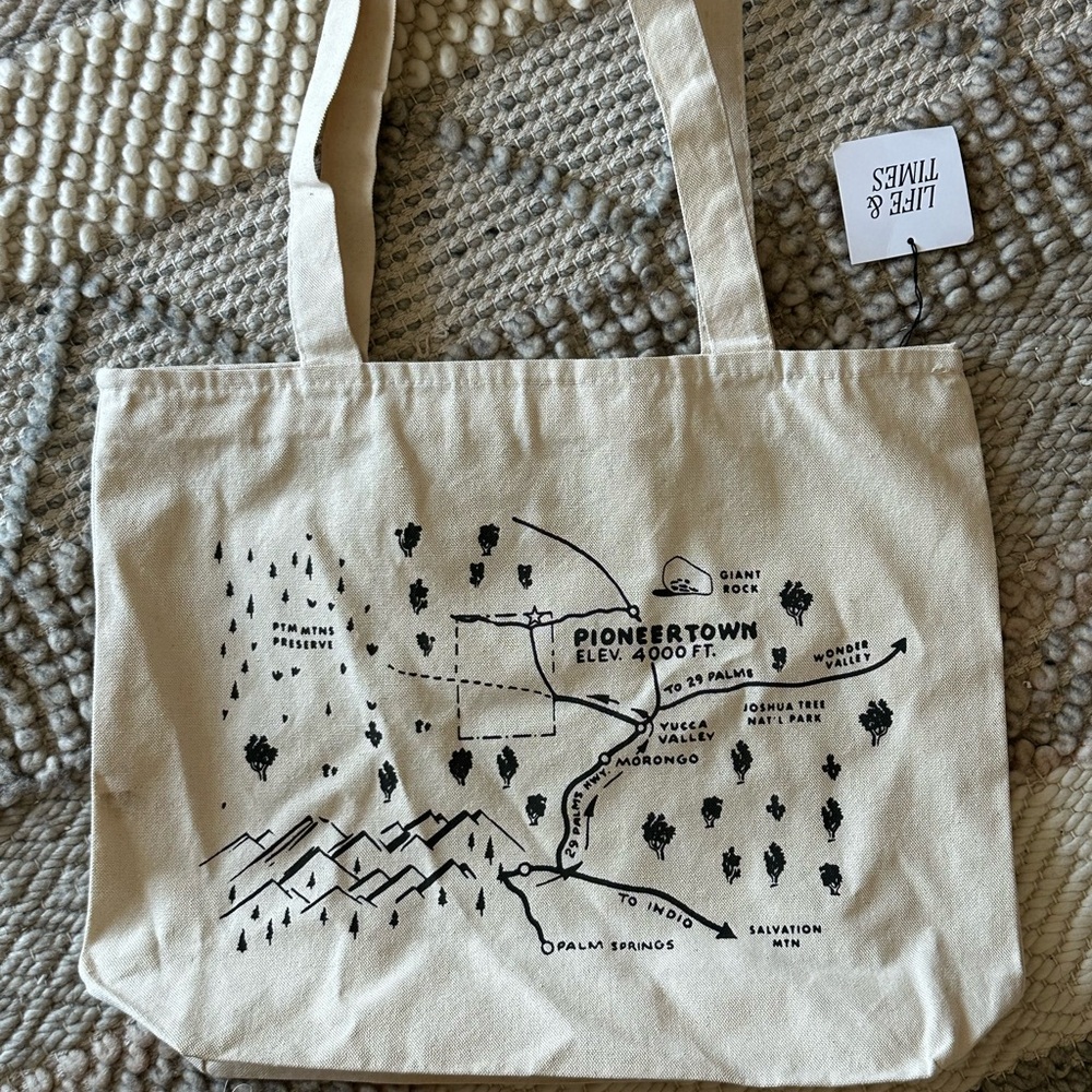 BNWT Pioneertown California Joshua Tree Tan Tote Bag